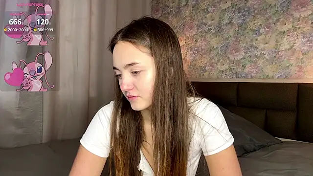 Snapshot of LoraDavi chatting on 03.10.26 LoraDavi online show from 03.10.26