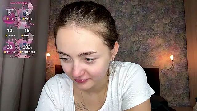 Snapshot of LoraDavi chatting on 03.29.26 LoraDavi online show from 03.29.26