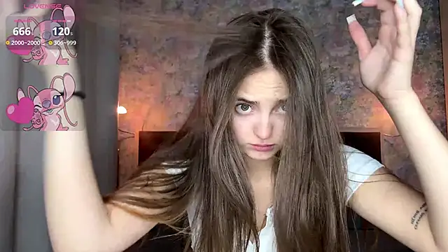 Snapshot of LoraDavi chatting on 04.13.26 LoraDavi online show from 04.13.26