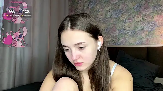 Snapshot of LoraDavi chatting on 04.16.26 LoraDavi online show from 04.16.26