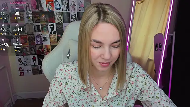 NessaDiazz online show from 09.13.25