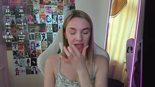 NessaDiazz online show from 09.15.25