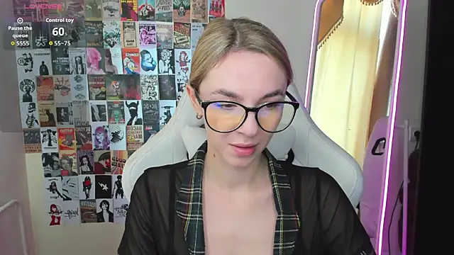 NessaDiazz online show from 09.19.25