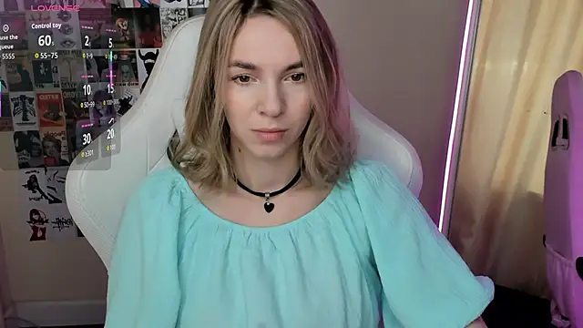 NessaDiazz online show from 09.21.25