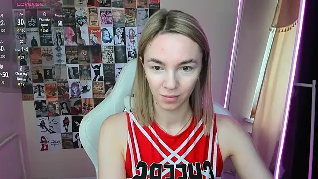 NessaDiazz online show from 09.23.25