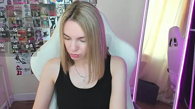 NessaDiazz online show from 09.26.25