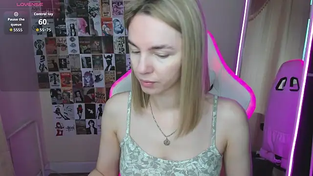 NessaDiazz online show from 09.28.25