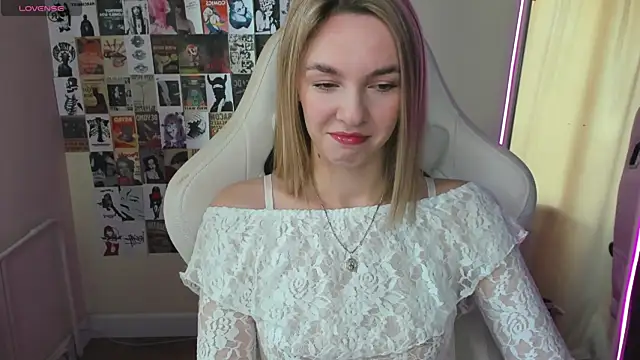 NessaDiazz online show from 09.30.25