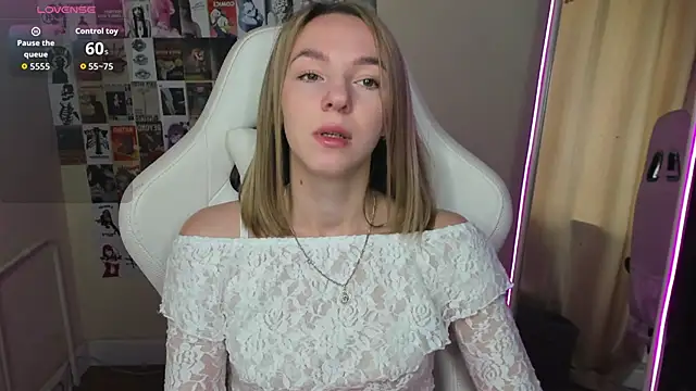 NessaDiazz online show from 10.02.25