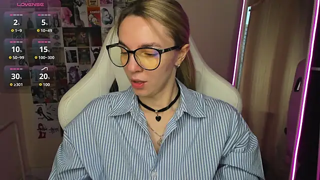 NessaDiazz online show from 10.04.25