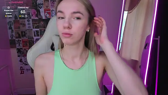 NessaDiazz online show from 10.07.25