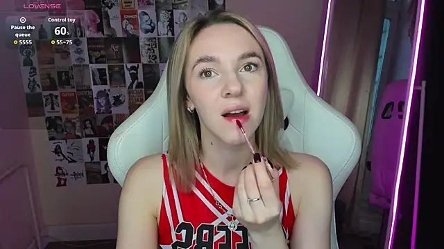 NessaDiazz online show from 10.08.25