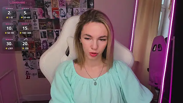 NessaDiazz online show from 10.09.25