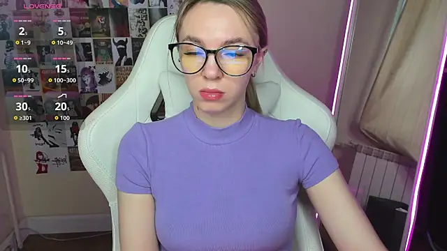 NessaDiazz online show from 10.14.25