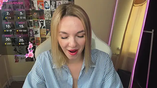 NessaDiazz online show from 10.23.25