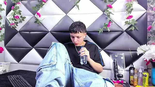 Megan Thompson  online show from 10.09.25