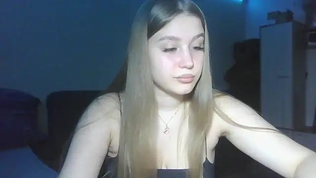 Snapshot of yourhoney_Lola_ chatting on 10.17.25 yourhoney Lola  online show from 10.17.25