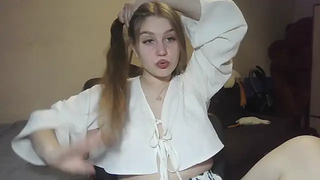 Snapshot of yourhoney_Lola_ chatting on 10.25.25 yourhoney Lola  online show from 10.25.25