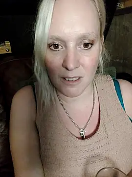 Bouncy-Bella28X online show from 09.26.25