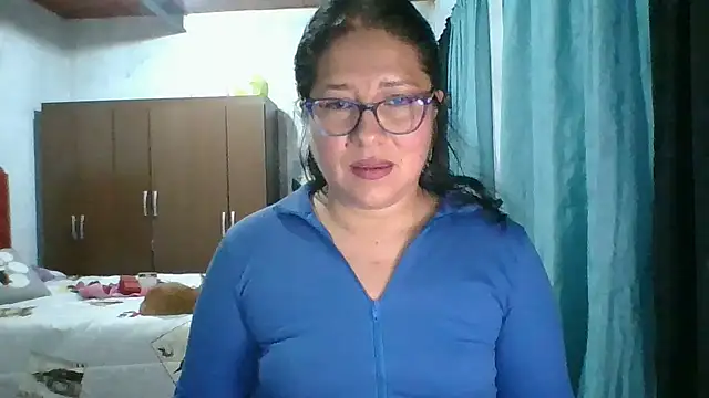 Snapshot of scarlett_widow_ chatting on 09.24.25 scarlett widow online show from 09.24.25