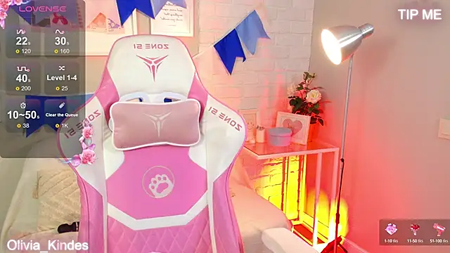 Olivia Kindes online show from 09.22.25