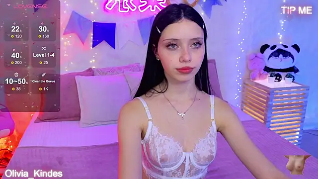 Olivia Kindes online show from 10.06.25