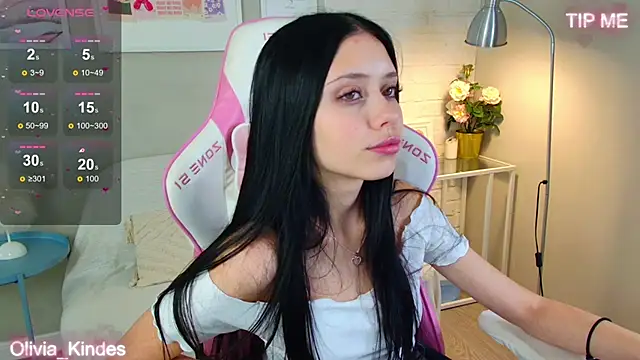 Olivia Kindes online show from 10.21.25