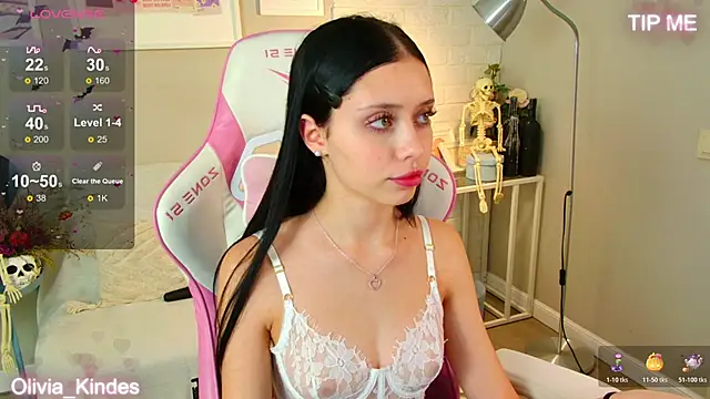 Olivia Kindes online show from 10.30.25