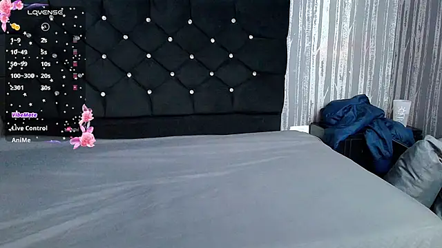 Alicee Moonn online show from 10.27.25