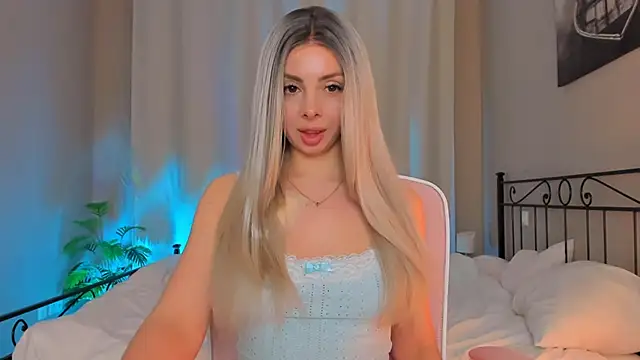 Snapshot of VelvetEliza chatting on 10.26.25 VelvetEliza online show from 10.26.25