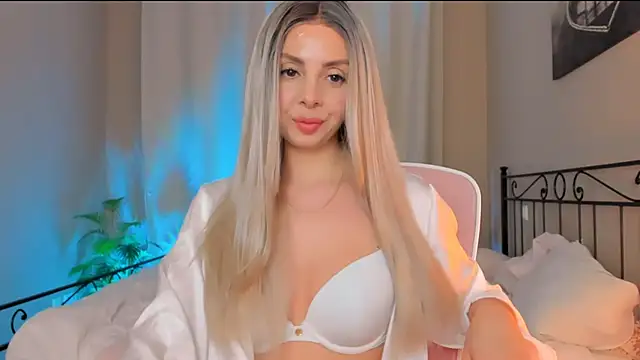 Snapshot of VelvetEliza chatting on 10.27.25 VelvetEliza online show from 10.27.25