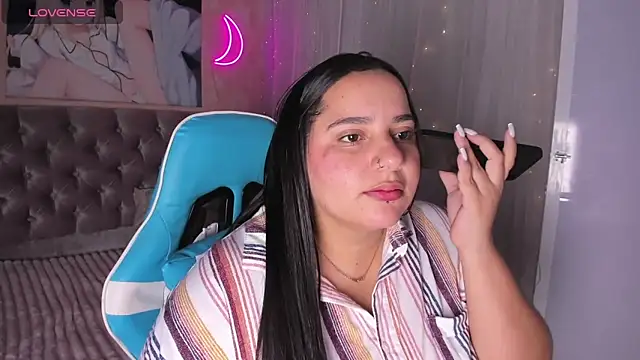 Snapshot of artemisa19 chatting on 10.02.25 artemisa19 online show from 10.02.25