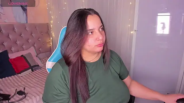 Snapshot of artemisa19 chatting on 10.23.25 artemisa19 online show from 10.23.25