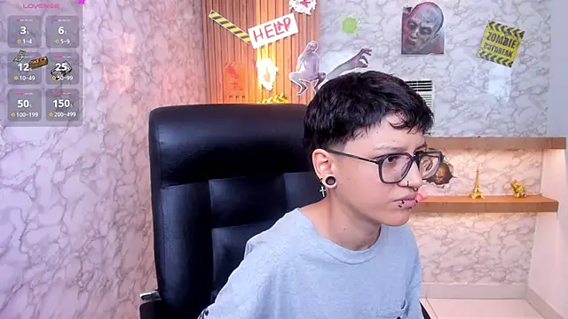 Snapshot of CharlieTaylor__ chatting on 10.25.25 CharlieTaylor   online show from 10.25.25