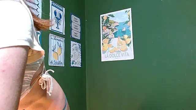 Roxiehood online show from 10.18.25