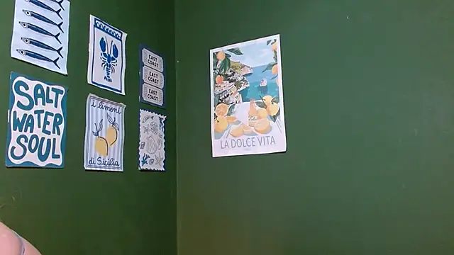 Roxiehood online show from 11.21.25