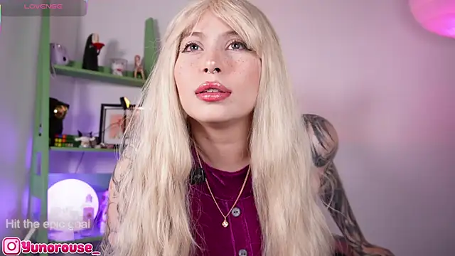 Snapshot of YunoRose_ chatting on 10.18.25 YunoRose  online show from 10.18.25
