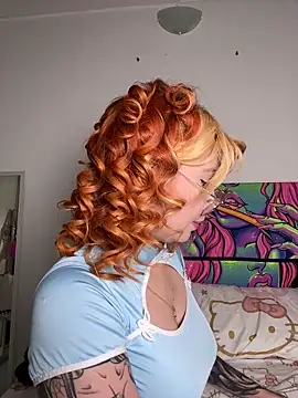 Snapshot of YunoRose_ chatting on 10.19.25 YunoRose  online show from 10.19.25