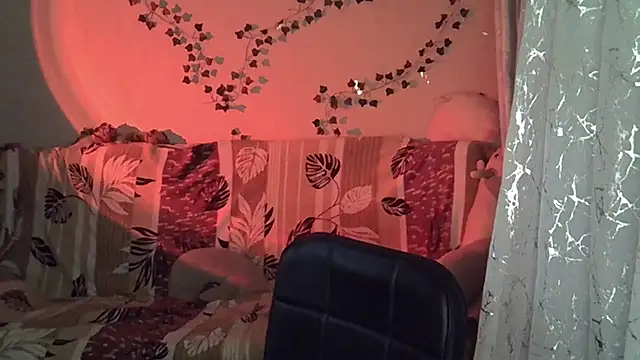 Lily Ember online show from 11.26.25