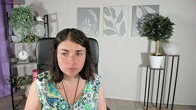 Snapshot of MartaEdams chatting on 06.24.26 MartaEdams online show from 06.24.26