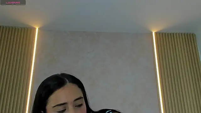 ZOEBARLOWE online show from 11.06.25