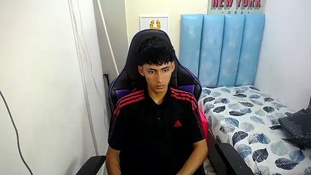 yiisu  online show from 09.08.25