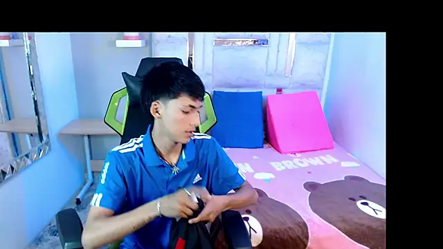 yiisu  online show from 09.09.25