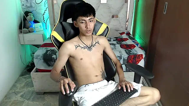 yiisu  online show from 09.11.25