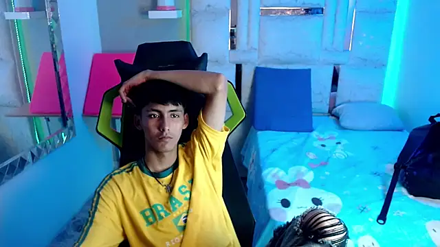 yiisu  online show from 09.12.25