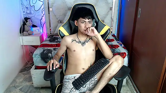 yiisu  online show from 09.15.25