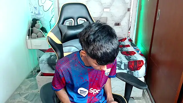 yiisu  online show from 10.04.25