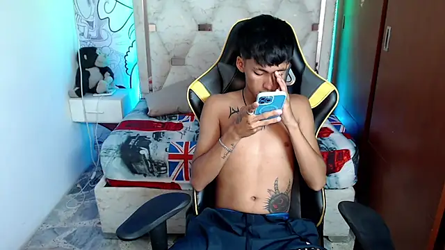 yiisu  online show from 10.06.25