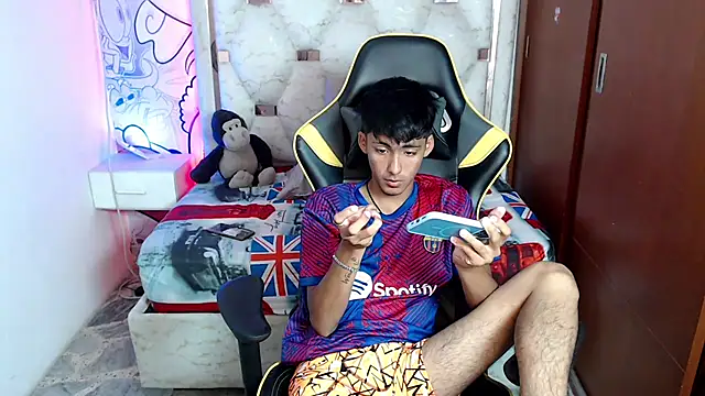 yiisu  online show from 10.08.25