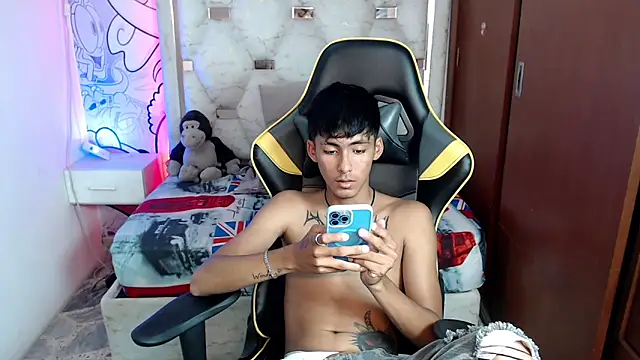 yiisu  online show from 10.10.25